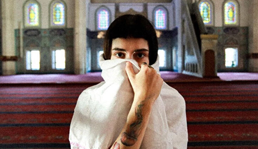 Valilik duyurdu: Kocatepe Camii'ndeki skandal pozlara soruşturma!