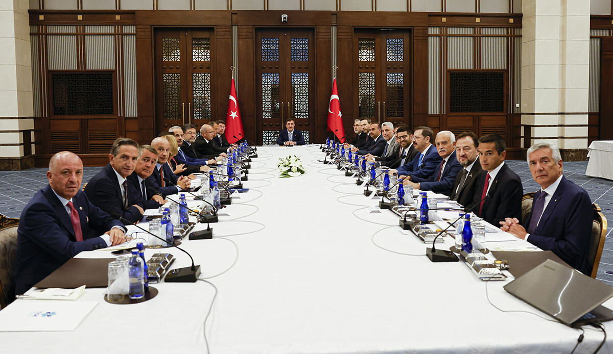 Cumhurbaşkanlığı Külliyesi&#039;nde geniş katılımlı yatırım toplantısı