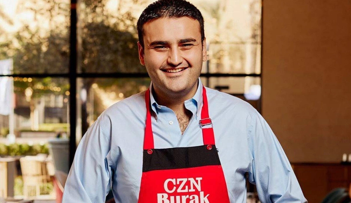 CZN Burak “Beni dolandırdı” dediği babasıyla barıştı, birlikte ilk kare geldi CZN Burak “Beni dolandırdı” dediği babasıyla barıştı, birlikte ilk kare geldi