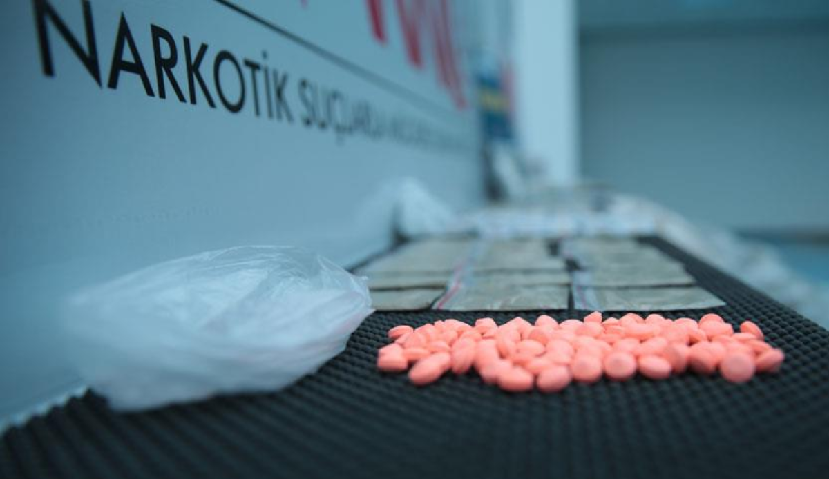 Narkotik ekipleri düğmeye bastı: 121 gözaltı Narkotik ekipleri düğmeye bastı: 121 gözaltı