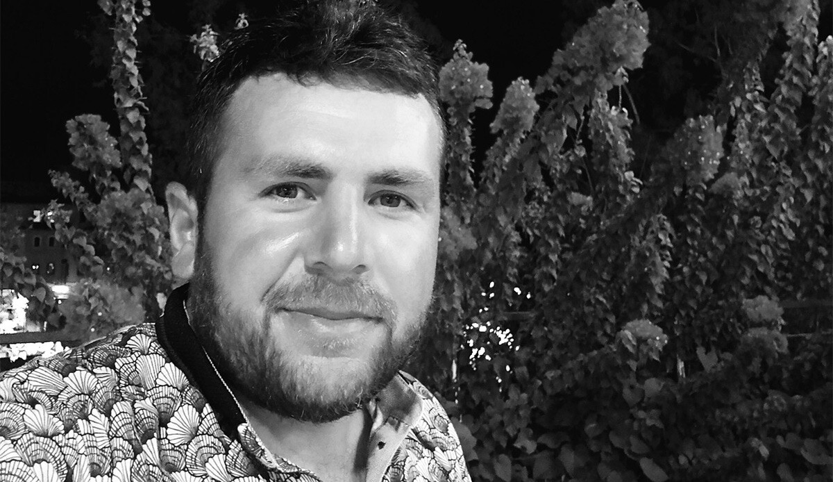 Demir ustası elektrik akımına kapılarak can verdi Demir ustası elektrik akımına kapılarak can verdi