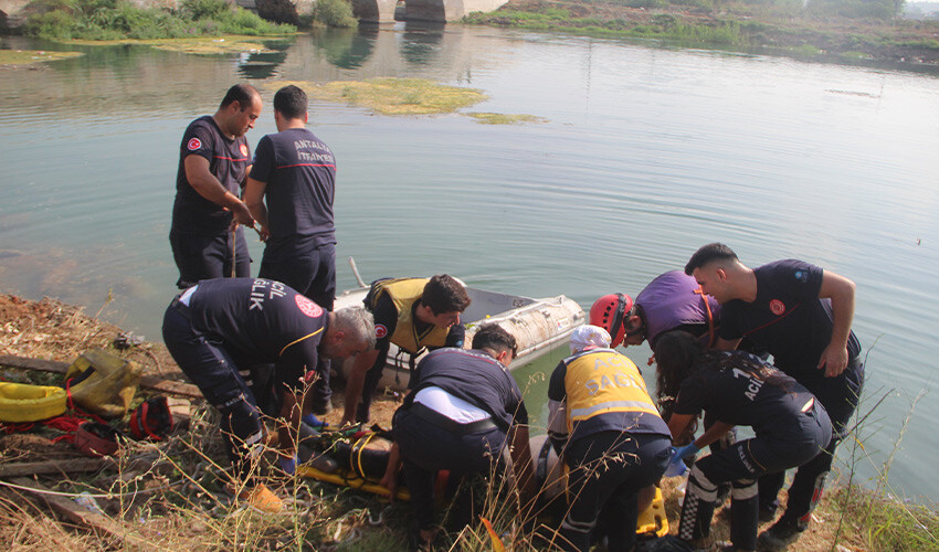 Köprüden çaya düştü: Bitkin halde bulunan adam hayata tutunamadı Köprüden çaya düştü: Bitkin halde bulunan adam hayata tutunamadı