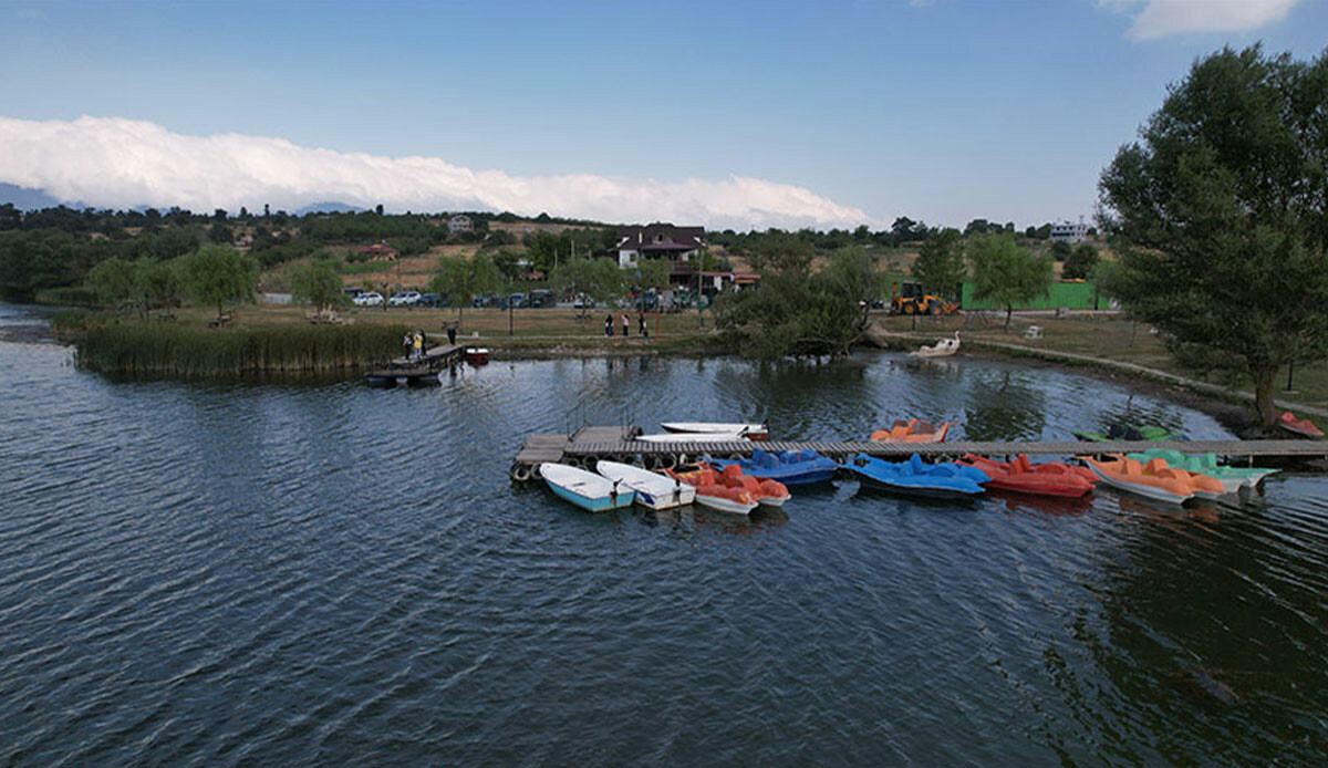 Türkiye’nin en romantik 10 rotasından biri! Herkes sıcaktan kavrulurken 1120 rakımda seriliğin keyfini çıkarıyorlar: Turistler bölgeye akın ediyor