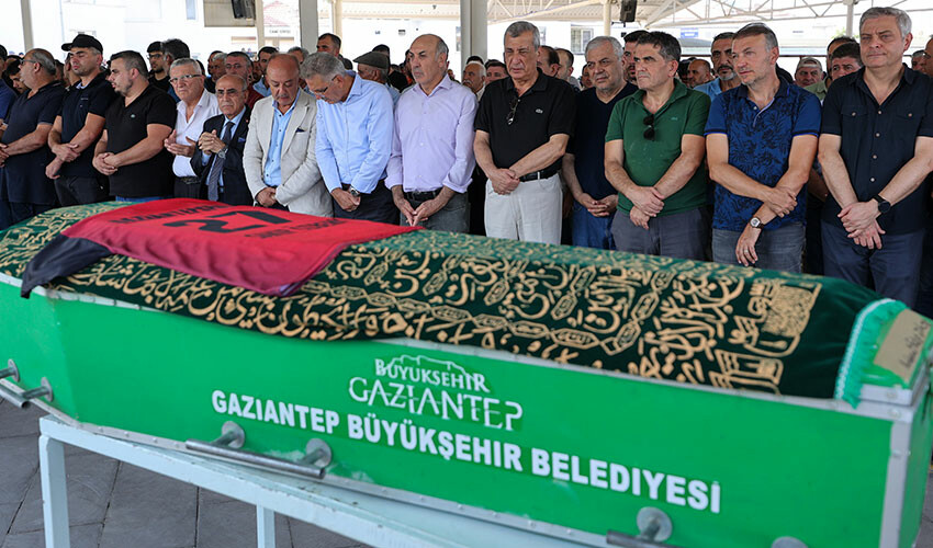 Teknik direktör Sakıp Özberk, memleketi Gaziantep'te toprağa verildi