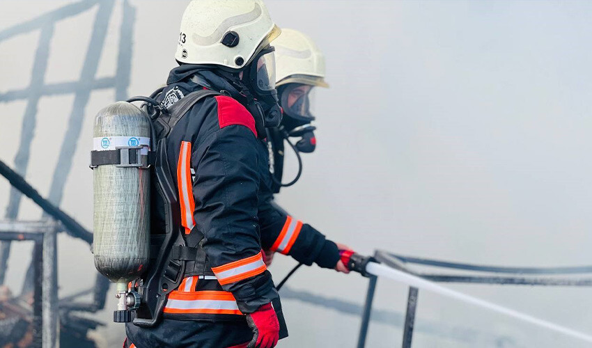 Evlere sıçrayan yangın panik saçtı