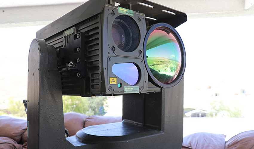 <p>Hendek kazma işlemlerinin sürdüğü sınırın Van hattında haberleşme ve gözetleme olmak üzere <strong>103 elektro optik kuleden 71'i tamamlandı, 32'sinin de teslim edilmesine yönelik çalışmalar sürüyor.</strong></p>