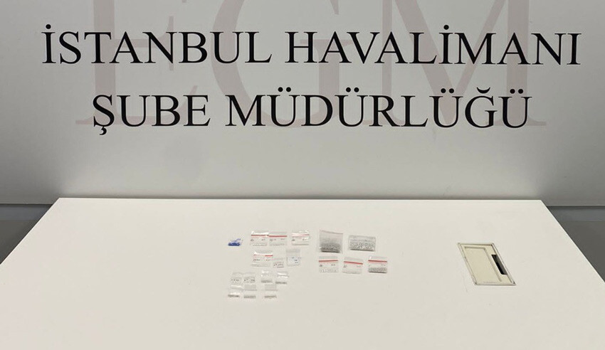 İç çamaşırına servet saklayan İranlı kadın yakayı ele verdi! Tam 30 milyon lira değerinde... İç çamaşırına servet saklayan İranlı kadın yakayı ele verdi! Tam 30 milyon lira değerinde...