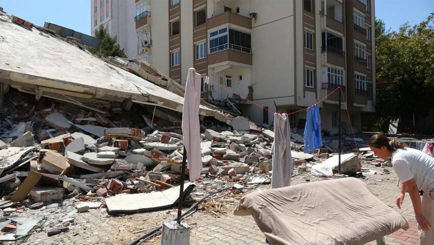 Kontrollü yıkım kontrolden çıktı! Onlarca aile perişan oldu