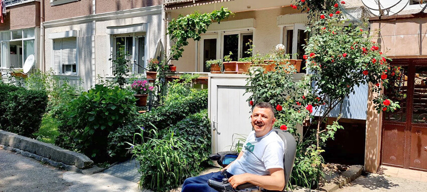 İlkokulu 1 yıl okudu, 5 kitap yazdı