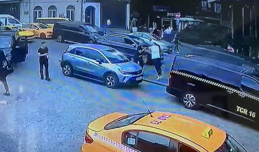 Taksici terörü bitmiyor! Yumrukla yere düşürdüğü adamdan acı haber geldi