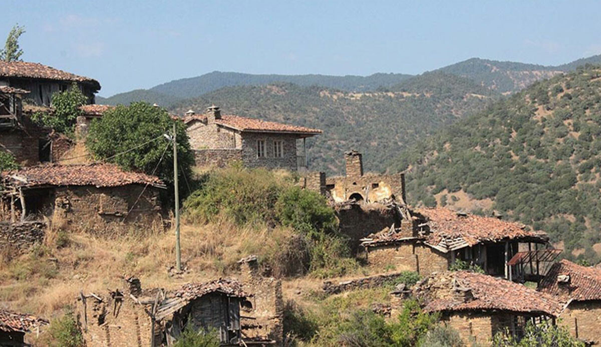 İzmir’in hayalet köyü! Sadece 8 kişinin yaşadığı mahallede hafta sonları adım atacak yer yok