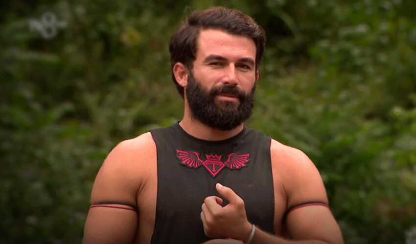 Survivor'da iki kere birinci olan Turabi Çamkıran, dansçı ve dövüşçü.