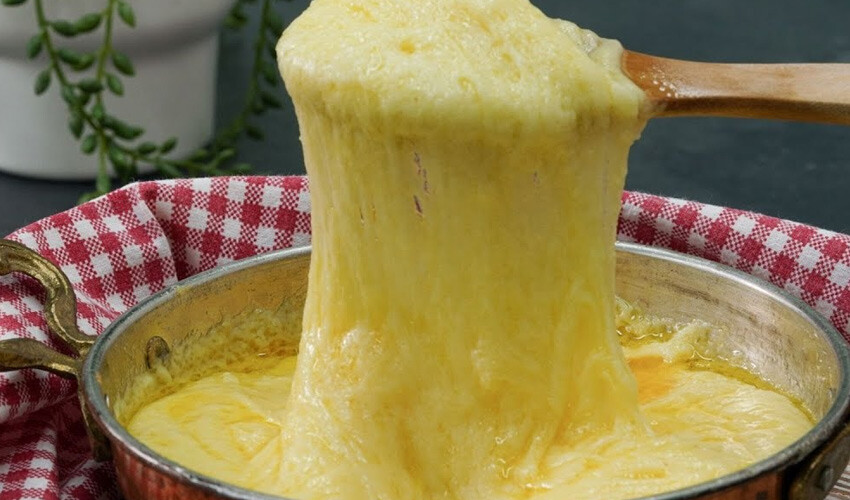 Peyniri uzadıkça uzuyor… Harika mıhlama için Karadenizlilerin uyguladığı yöntem Tam ölçülü muhlama/kuymak tarifi...