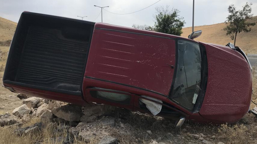 TPAO'ya ait kamyonet şarampole devrildi: 2 yaralı TPAO'ya ait kamyonet şarampole devrildi: 2 yaralı