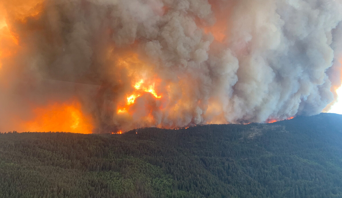 Kanada alevlerle boğuşuyor! Binlerce hektar alan küle döndü, 15 bin kişi tahliye ediliyor