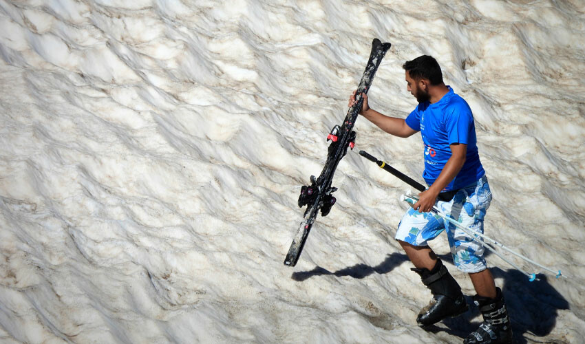 En ilginç kayak! Hava 40 derece üstünde tişört ve şort var