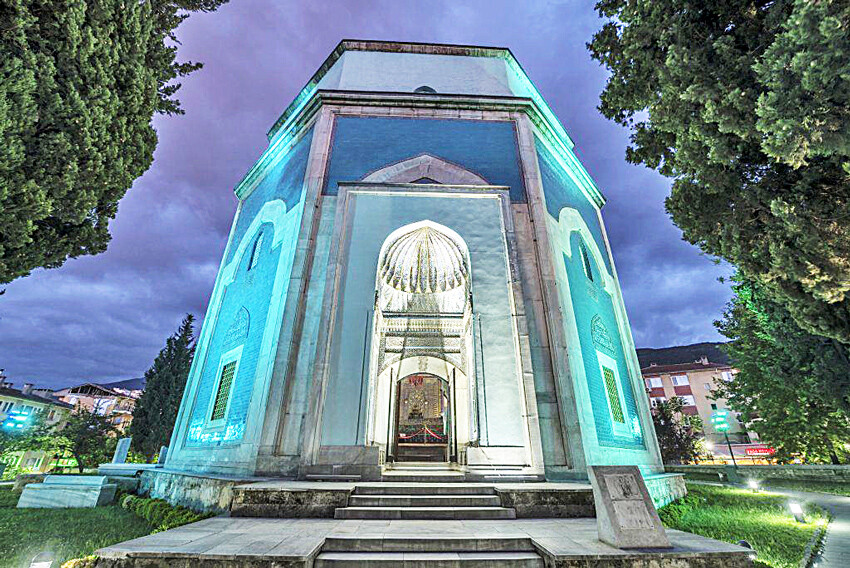 36 Osmanlı sultanının kabirleri nerede?