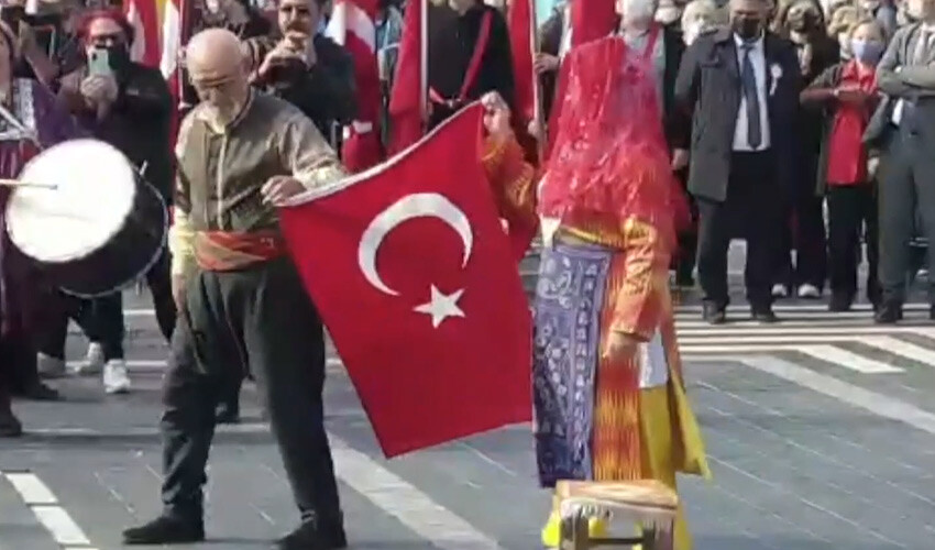 Oyundaki rolleri gerçek oldu: Senaryoyu değil, ikinci baharlarını yaşıyorlar