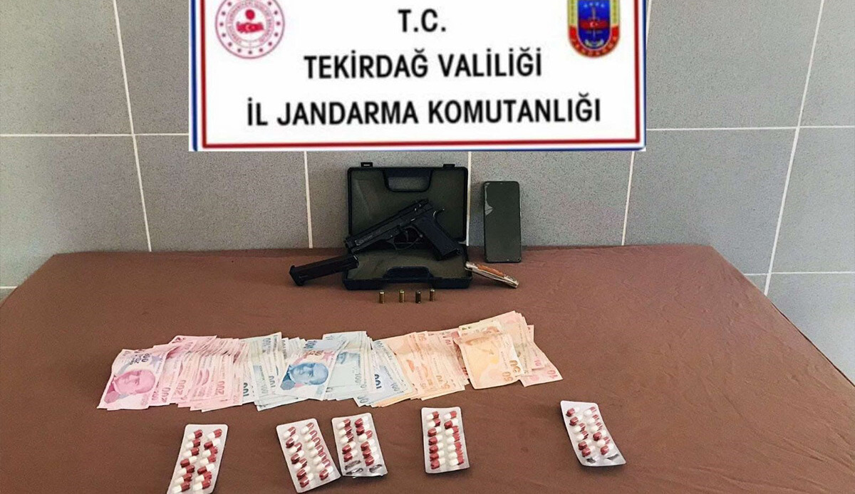 Uyuşturucu tacirlerine darbe: 2 kişi yakalandı Uyuşturucu tacirlerine darbe: 2 kişi yakalandı