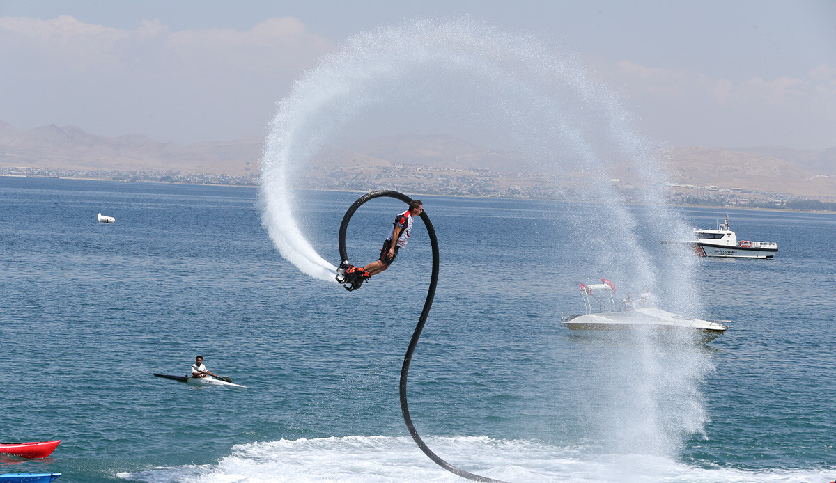 Geleneksel ‘Van Denizi Su Sporları Festivali’ başladı: 500’e yakın sporcu yarışacak