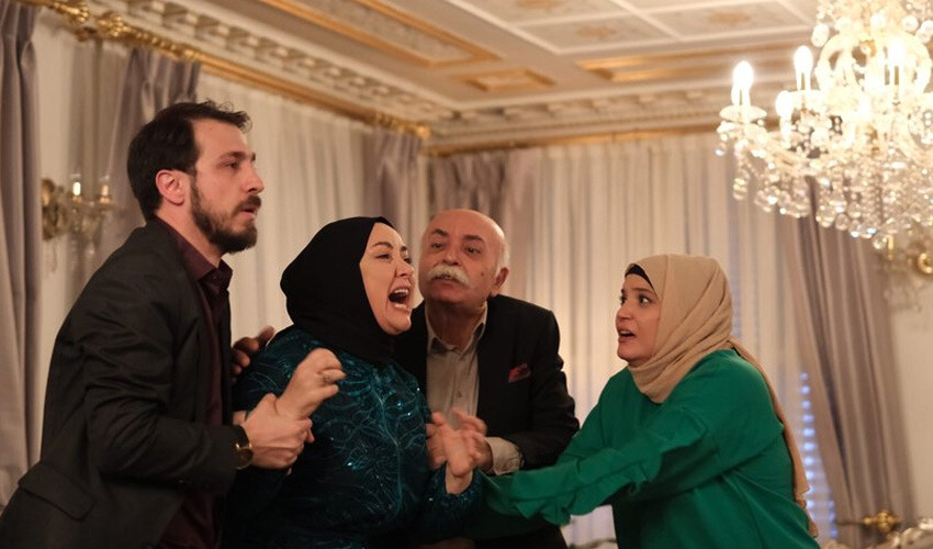 Kızılcık Şerbeti’nin Alev’inden sert tepki: Yalancıyı ortaya dökerim Kızılcık Şerbeti’nin Alev’inden sert tepki: Yalancıyı ortaya dökerim