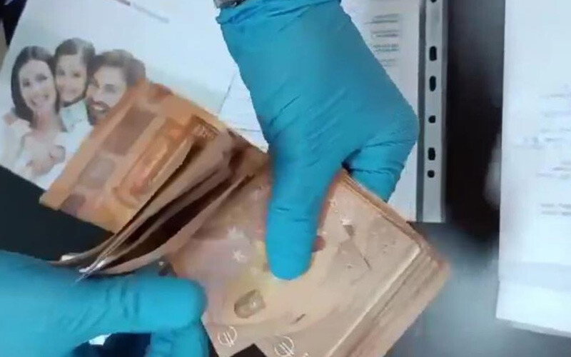 Rüşvet iddiasıyla gözaltına alındı! Liman başkanının çekmecesinden 3 bin euro çıktı Rüşvet iddiasıyla gözaltına alındı! Liman başkanının çekmecesinden 3 bin euro çıktı