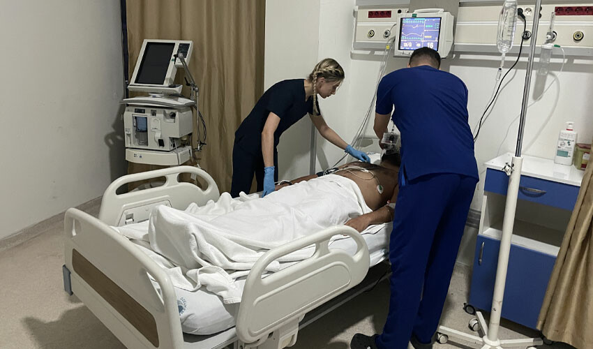 Sağlıkta şiddet bitmiyor! 20 kişinin saldırısına uğrayan doktor yoğun bakımda