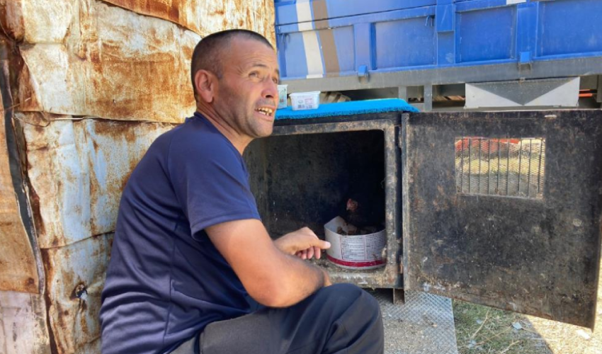 Bir Ankara efsanesi! 'Son yılan bükücü' 6 yaşından beri yılan yakalıyor, herkesin yardımına koşuyor