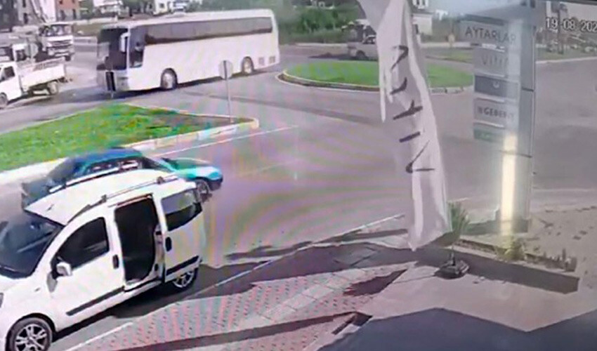 Otel servisi ile minibüsün feci çarpışması: Az kalsın facia yaşanıyordu Otel servisi ile minibüsün feci çarpışması: Az kalsın facia yaşanıyordu