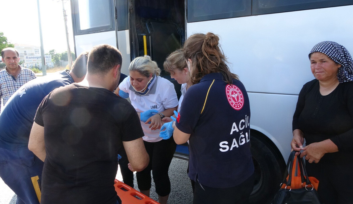 Otel servisi ile minibüsün feci çarpışması: Az kalsın facia yaşanıyordu