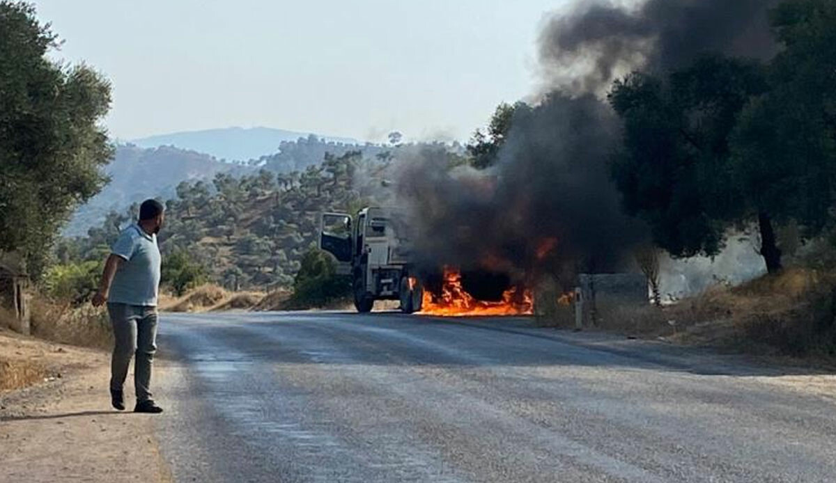 Seyir halindeki beton mikseri alev alev yandı