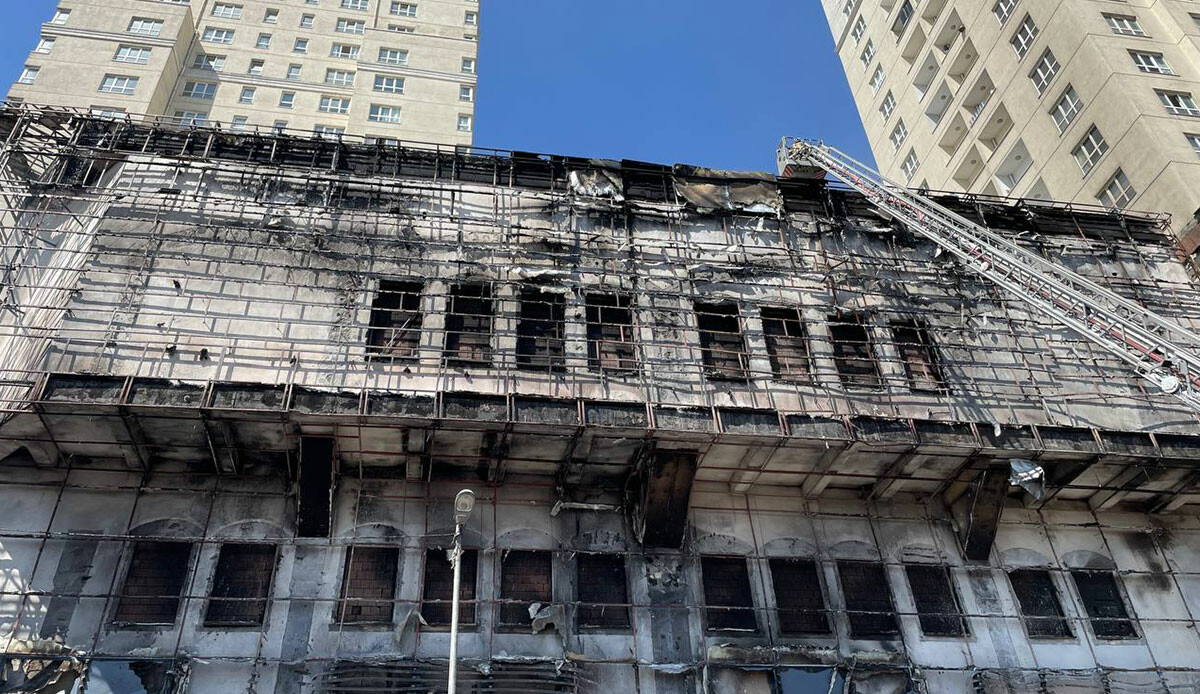 Son dakika: İstanbul Esenyurt&#039;ta kültür merkezinde korkutan yangın