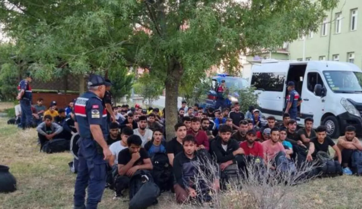 Kırklareli’nde 362 kaçak göçmen ve 13 organizatör yakalandı Kırklareli’nde 362 kaçak göçmen ve 13 organizatör yakalandı