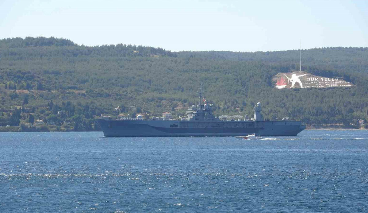 ABD savaş gemisi Çanakkale Boğazı'ndan geçti ABD savaş gemisi Çanakkale Boğazı'ndan geçti