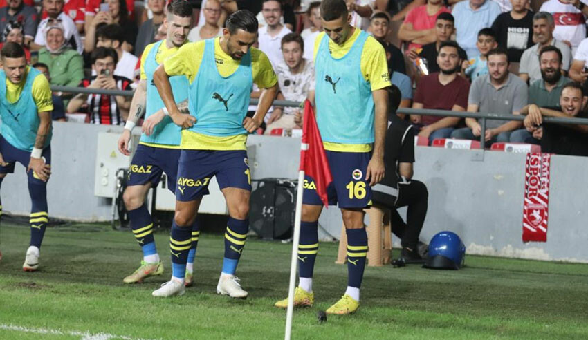 Samsunspor - Fenerbahçe maçında sahaya fare girdi