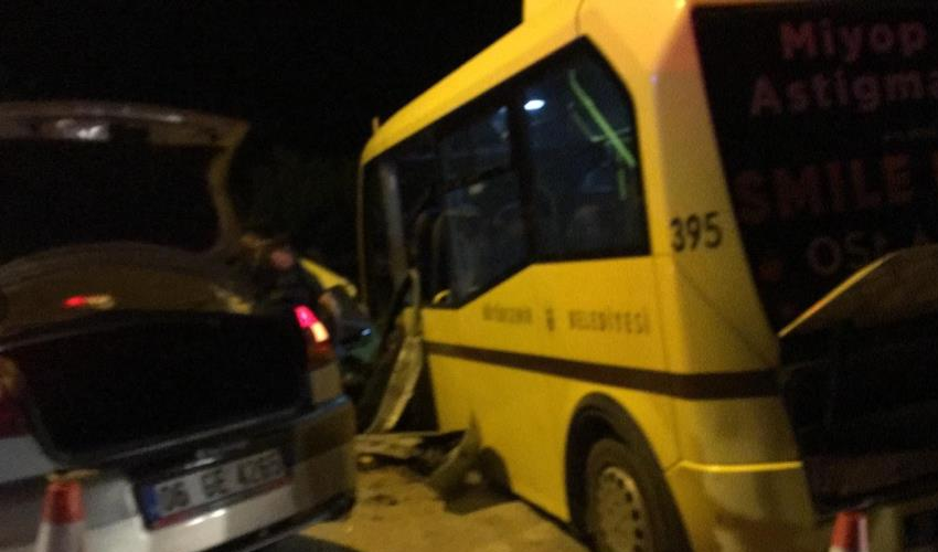 Belediye otobüsü ve otomobil kafa kafaya çarpıştı: 2 kişi hayatını kaybetti