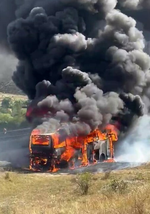 Faciaya kıl payı! Yolcu otobüsü ateş topuna döndü Erzurum- otobüs-yangın