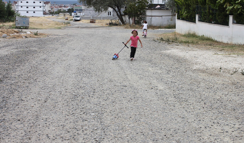 Yolu olmayan ilçede bütün tozu yutuyorlar, mahalleli isyan bayrağını çekti