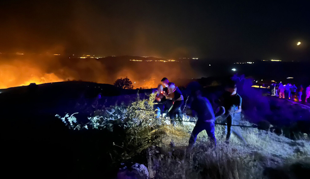 Marmara Adası’ndaki korkutan yangın kontrol altına alındı Marmara Adası’ndaki korkutan yangın kontrol altına alındı