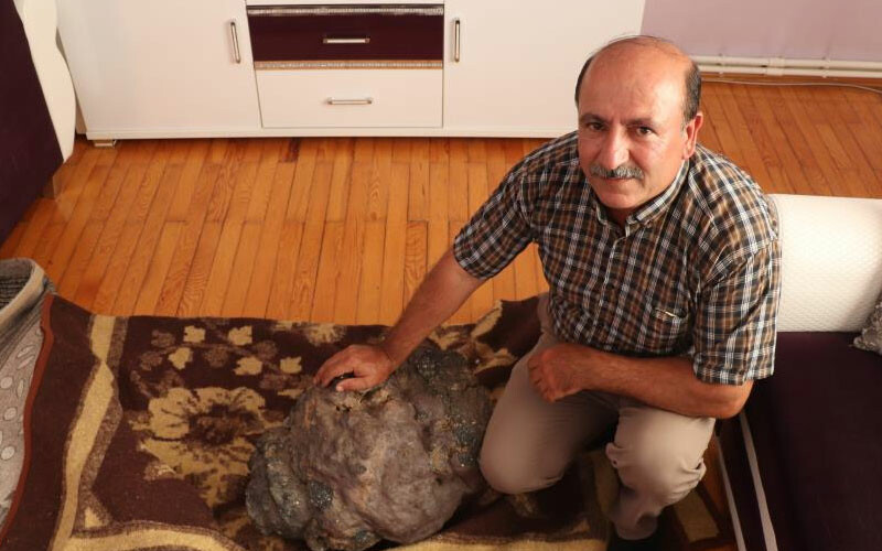 Milyonlarca lira teklif etmişlerdi... Tarlasında gök taşı buldu sandı, gerçek bambaşka çıktı! Milyonlarca lira teklif etmişlerdi... Tarlasında gök taşı buldu sandı, gerçek bambaşka çıktı!