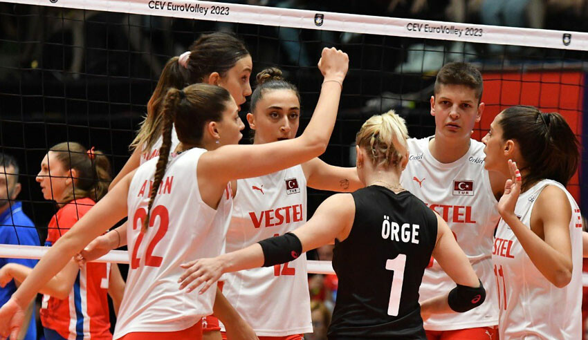 A Milli Kadın Voleybol Takımı Avrupa Şampiyonası'nda 3'te 3 yaptı ve son 16'ya yükseldi (Türkiye - Çekya: 3-1)