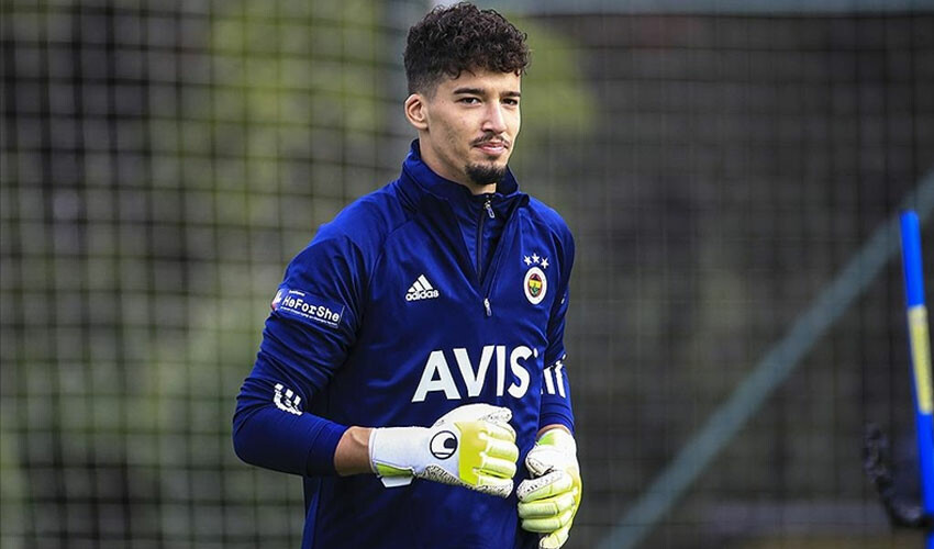 Altay Bayındır sağlık kontrollerinden geçti! Milli kaleci Premier Lig devine transfer oluyor