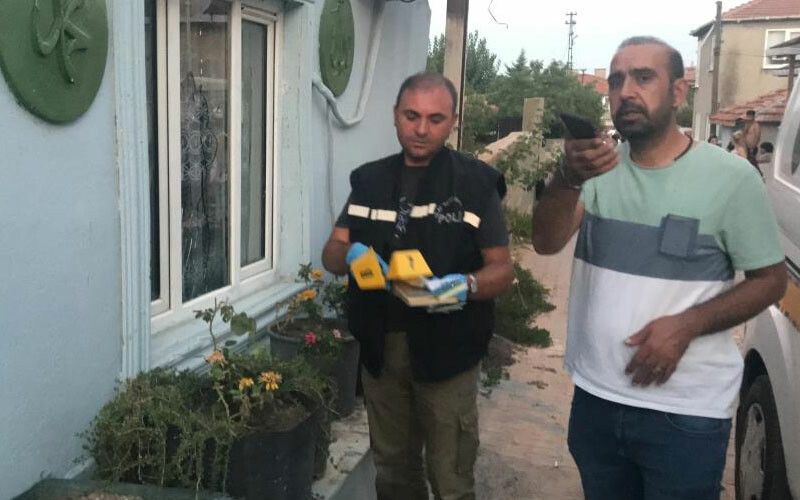 Ev sahibi dehşet saçtı: Baltayla kiracısına saldırdı!