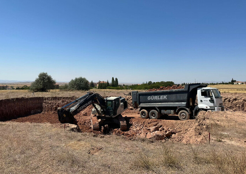 Bahçeli'nin alevilere hibe ettiği arazide cemevi için ilk kazma vuruldu