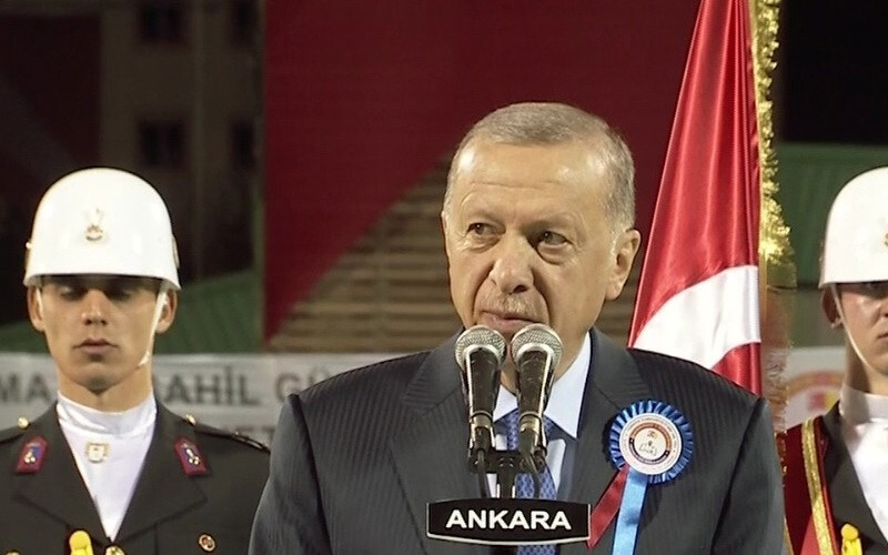 Cumhurbaşkanı Erdoğan'dan düzensiz göçmen açıklaması: Mülteci akınıyla köşeye sıkıştırma çabalarını boşa çıkarıyoruz Cumhurbaşkanı Erdoğan'dan düzensiz göçmen açıklaması: Mülteci akınıyla köşeye sıkıştırma çabalarını boşa çıkarıyoruz