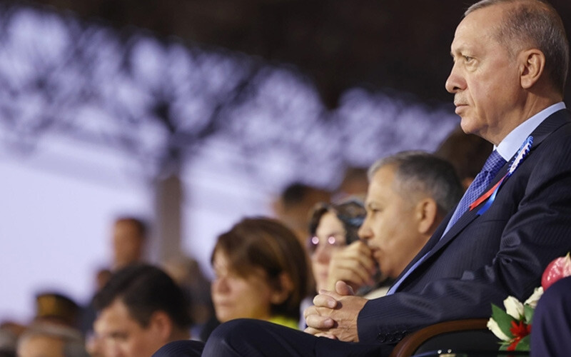 Cumhurbaşkanı Erdoğan'dan düzensiz göçmen açıklaması: Mülteci akınıyla köşeye sıkıştırma çabalarını boşa çıkarıyoruz Cumhurbaşkanı Erdoğan'dan düzensiz göçmen açıklaması: Mülteci akınıyla köşeye sıkıştırma çabalarını boşa çıkarıyoruz