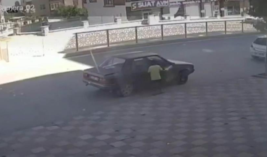 Yaramaz çocuk iş başında! Aracın el frenini indirdi, öndeki araca çarpınca koşarak kaçtı Yaramaz çocuk iş başında! Aracın el frenini indirdi, öndeki araca çarpınca koşarak kaçtı