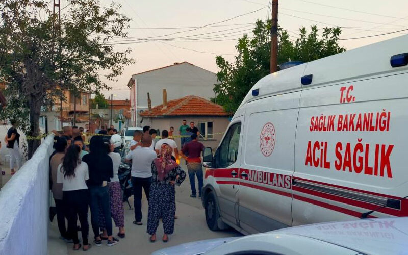 Ev sahibi dehşet saçtı: Baltayla kiracısına saldırdı!