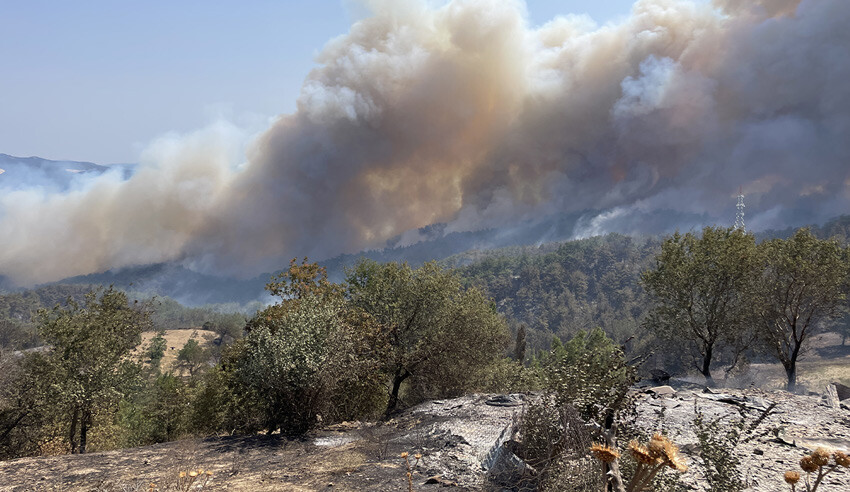 Çanakkale alevlere teslim! Köyler boşaltıldı, yollar kapatıldı: Mücadele devam ediyor