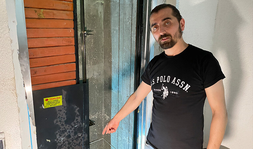 Gizemli suyun kaynağını bulamıyorlar, bina sakinleri evleri göle dönmesin diye gece nöbet tutuyor